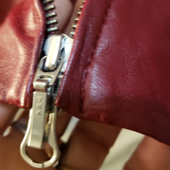 Exquisite Vtg. Caslon Blood Red Lambskin Zippered Vest 100% Polyester Lined. Lg. - Picture 6 of 16